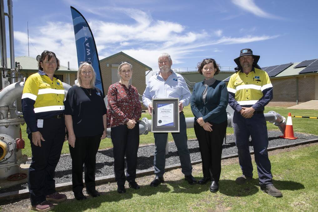 Busselton Water receives the award from Acting WorkSafe Commissioner, Sally North and Minister for Water, Simone McGurk.